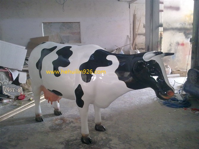 农场景观动物雕塑 深圳玻璃钢奶牛雕塑厂家_玻
