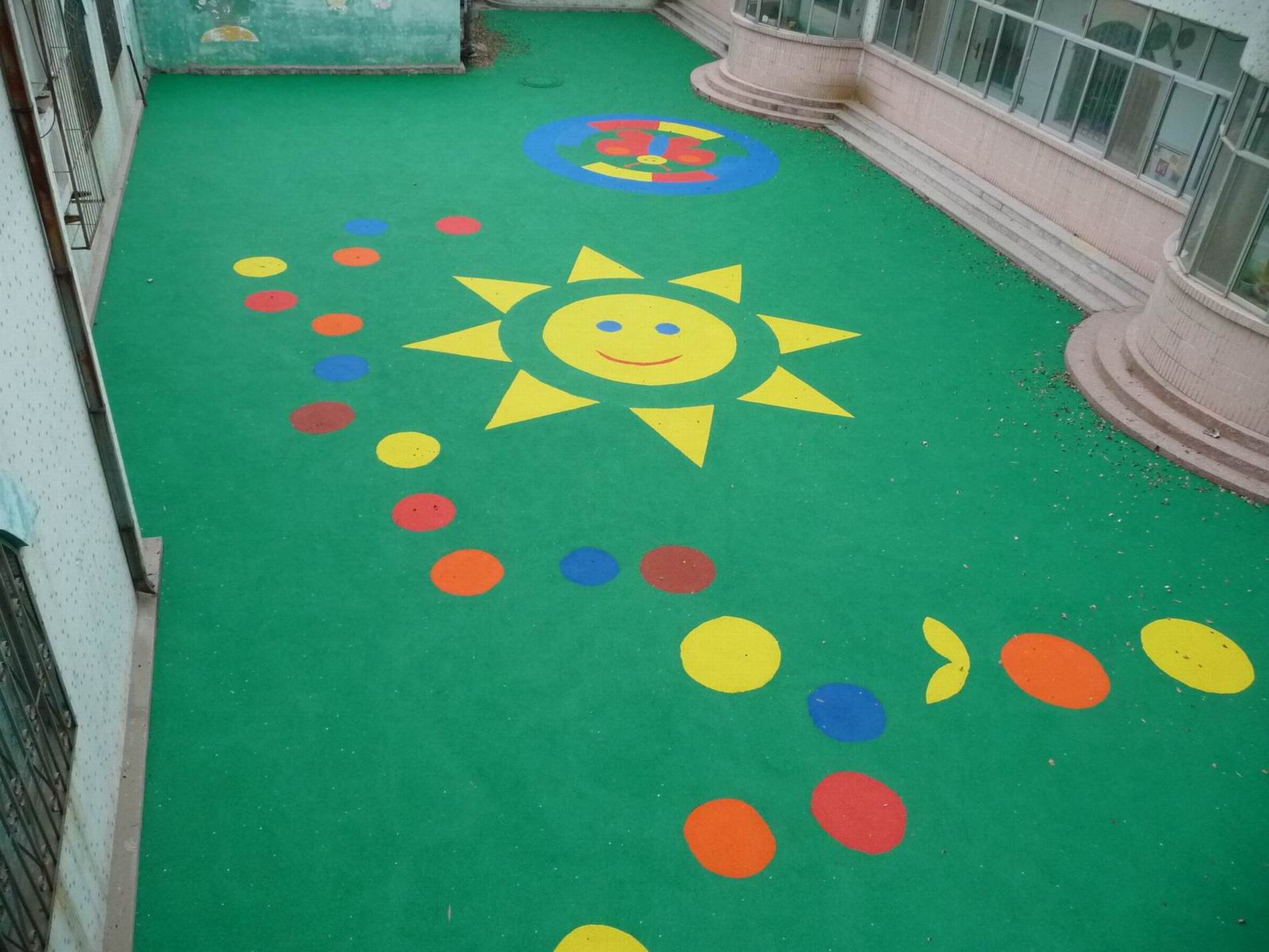 江西赣州幼儿园运动操场施工公司幼儿园塑胶跑道地面地坪材料价格